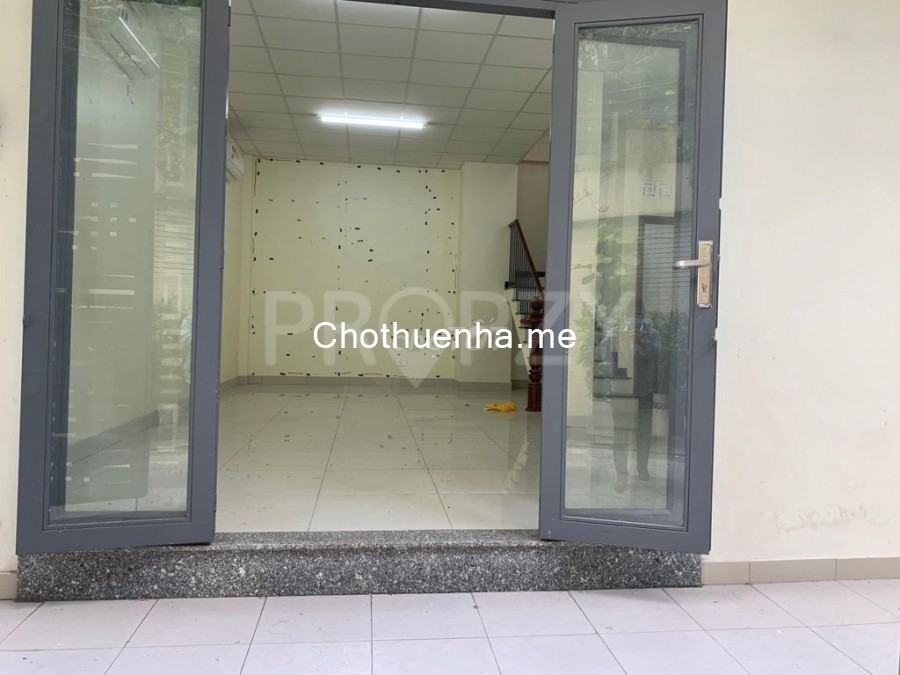 Mình có nhà rộng 200m2, 2 lầu đúc còn mới, giá 15 triệu/tháng, hẻm Phạm Cự Lượng, Tân Bình