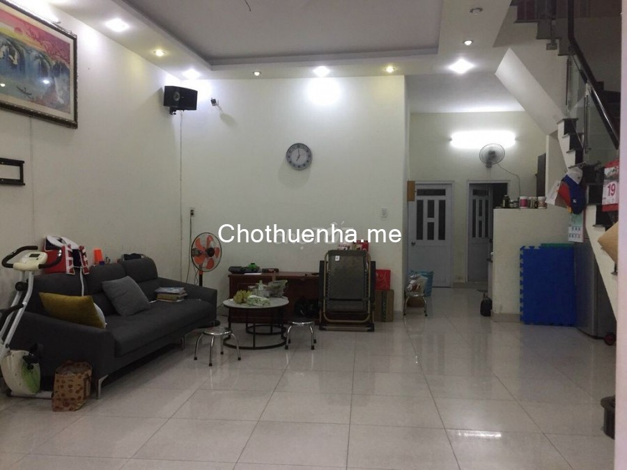 Có nhà hẻm Phú Thuận, Quận 7 cần cho thuê 12 triệu/tháng, dtsd 180m2, có sẵn đồ dùng