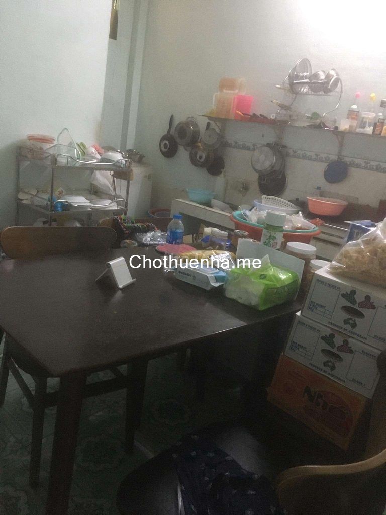 Mình cần cho thuê nhà 70m2 cấp 4, 2 pn, chưa nội thất Quận 7, giá 8 triệu/tháng, lh 0909827373