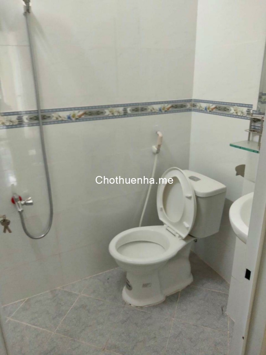 Nhà mới xây P16 4x20. 4 phòng ngủ, 2 phòng khách. Hẻm xe tải