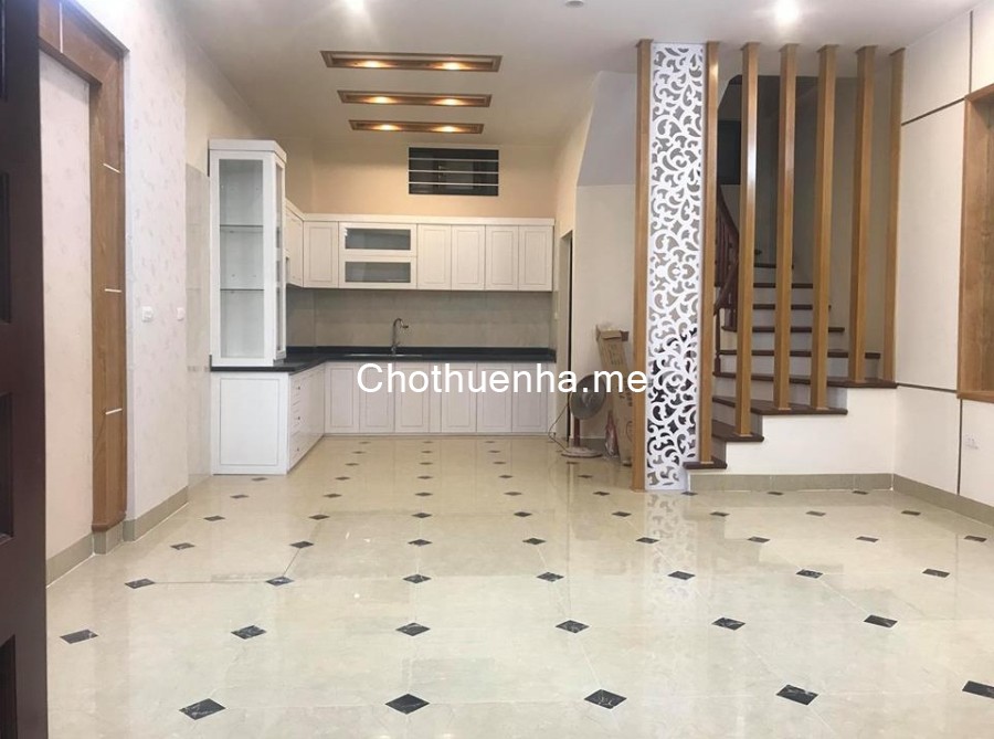 Cho thuê nhà riêng tại Trần Quang Diệu, DT 45m2 x6t, mặt tiền 4,5 m, thông sàn, giá 14tr/ tháng
