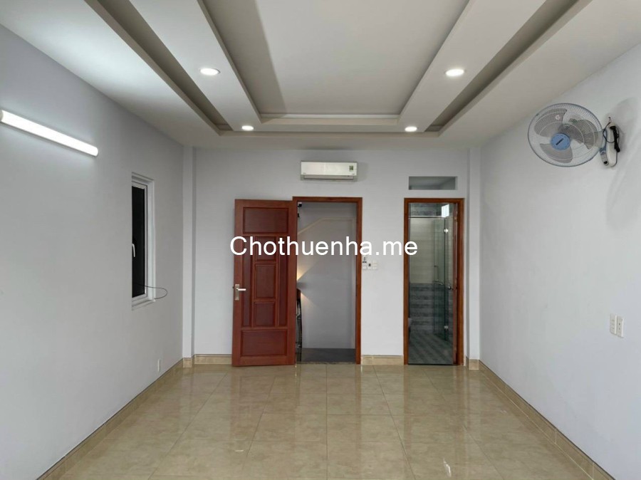 Nhà cho thuê MT Huỳnh Văn Bánh P13 Phú Nhuận. 4x13m trệt lửng 4 lầu kinh doanh tự do