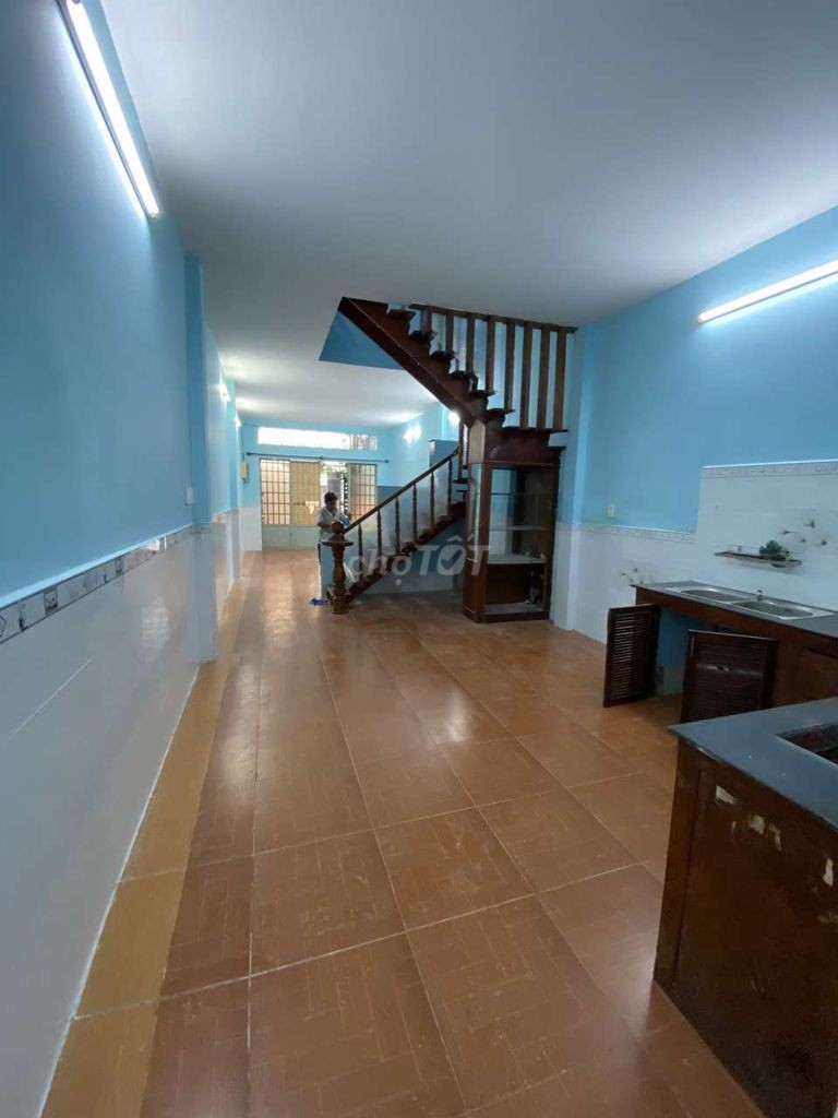 Trống nhà hẻm 16/28 Nguyễn Hữu Dật, Tân Phú, cần cho thuê giá 11 triệu/tháng, dt 80m2