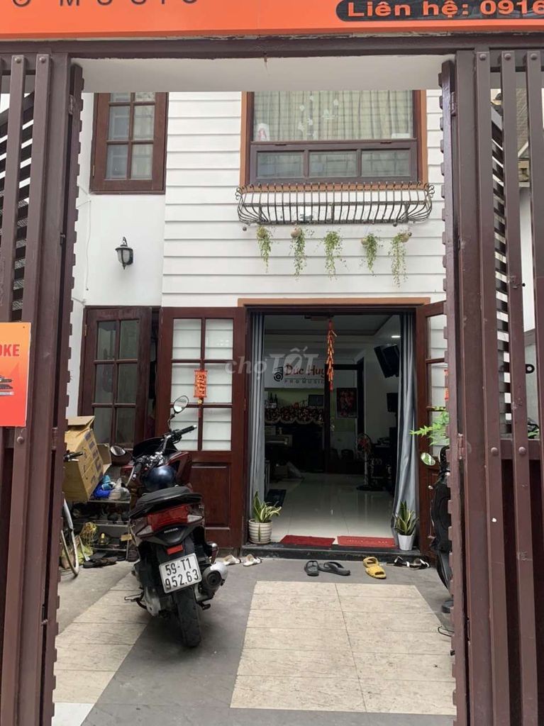 Hẻm Nguyễn Cửu Vân, Bình Thạnh có nhà chủ cần cho thuê giá 15 triệu/tháng, dtsd 50m2, 3 tầng