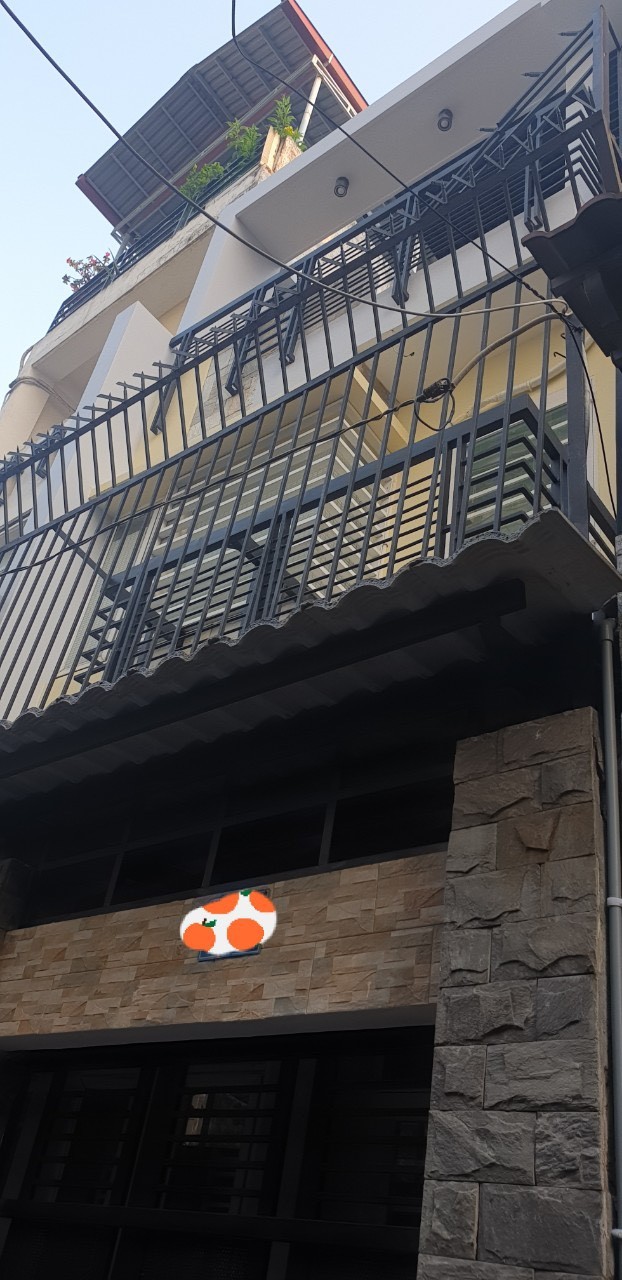 Nhà đúc nguyên căn Nguyễn Cửu Vân Cách Hẻm Xe Tải 3 căn 2 lầu 3 PN giá thuê 12 triệu/ tháng