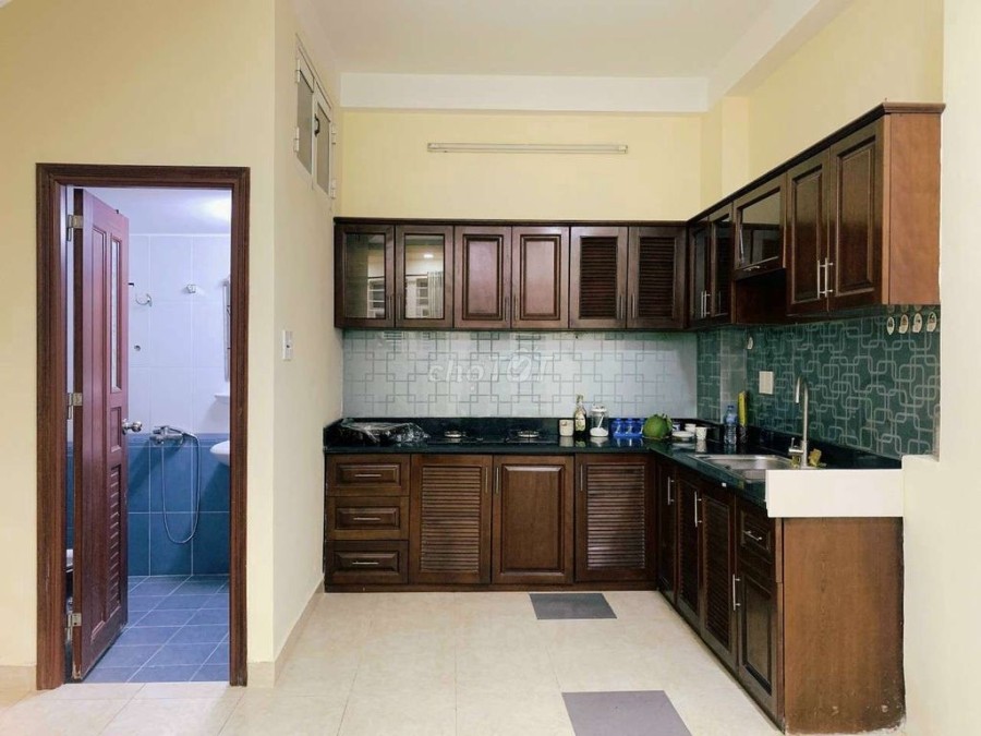 Nhà đúc nguyên căn Nguyễn Cửu Vân Cách Hẻm Xe Tải 3 căn 2 lầu 3 PN giá thuê 12 triệu/ tháng