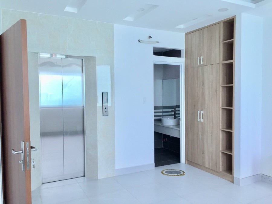 Mặt tiền Phạm Văn Đồng có thang máy, đúc 5 tầng kiên cố, thuận tiện kinh doanh