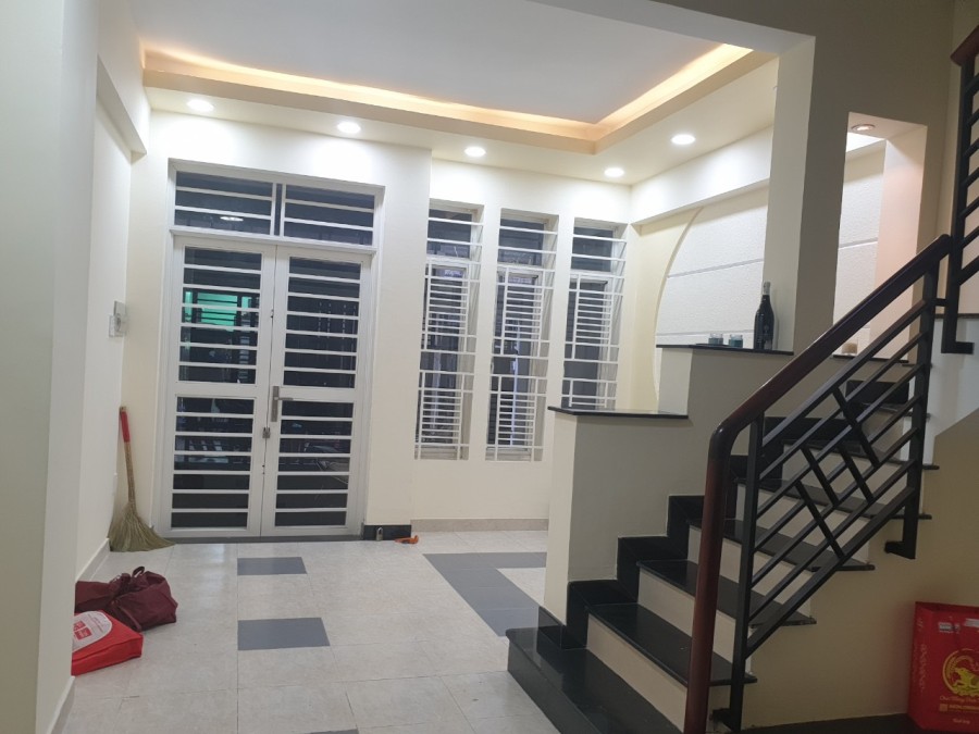 Nhà đúc nguyên căn Nguyễn Cửu Vân Cách Hẻm Xe Tải 3 căn 2 lầu 3 PN giá thuê 12 triệu/ tháng