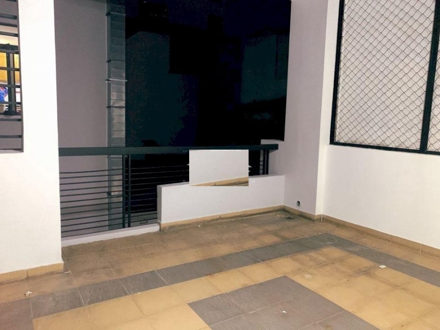 Nhà đúc nguyên căn Nguyễn Cửu Vân Cách Hẻm Xe Tải 3 căn 2 lầu 3 PN giá thuê 12 triệu/ tháng