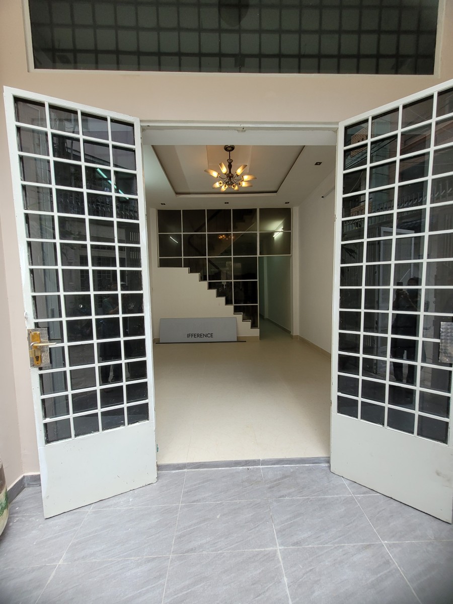 Nhà nguyên căn rộng 4mx15m nở hậu 1m mở văn phòng rất tiện Huỳnh văn Bánh, Phú Nhuận