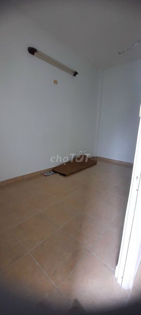 Có nhà hẻm Quang Trung, gần công viên cần cho thuê giá 7 triệu/tháng, dt 80m2