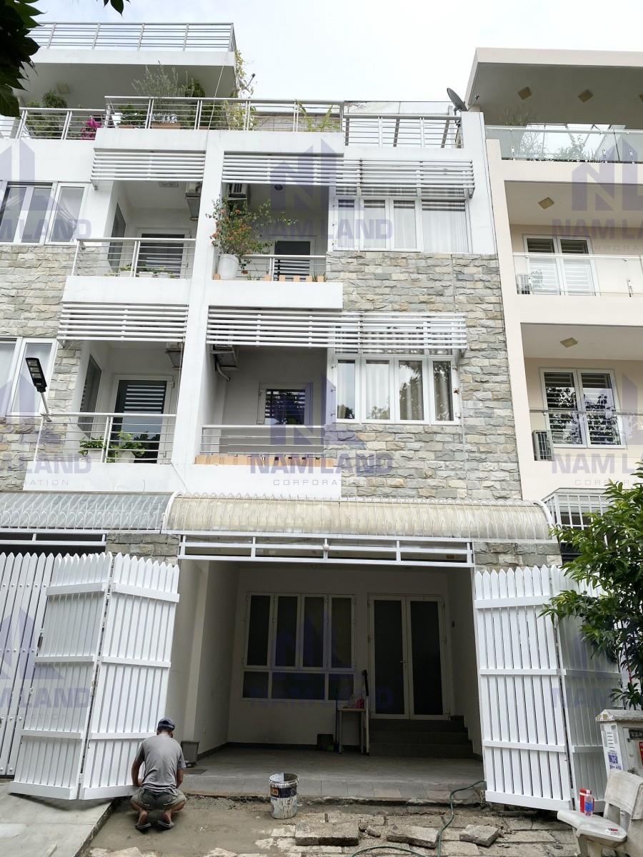 Cho thuê nhà rẻ mà đẹp diện tích sử dụng 100m2 4 tầng đúc, sân thượng lớn giá 23 triệu/tháng