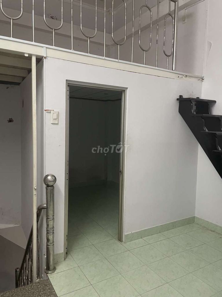 Trống nhà hẻm 33 Nguyễn Công Hoan, Phú Nhuận cần cho thuê giá 6 triệu/tháng, dtsd 28m2