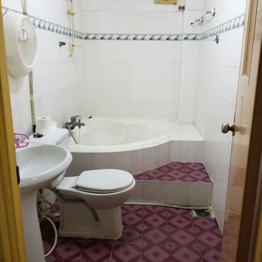 Cho thuê nguyên căn hướng Đông Nam, hẻm xe hơi 5m, gần Ngã Tư Nguyễn Xí