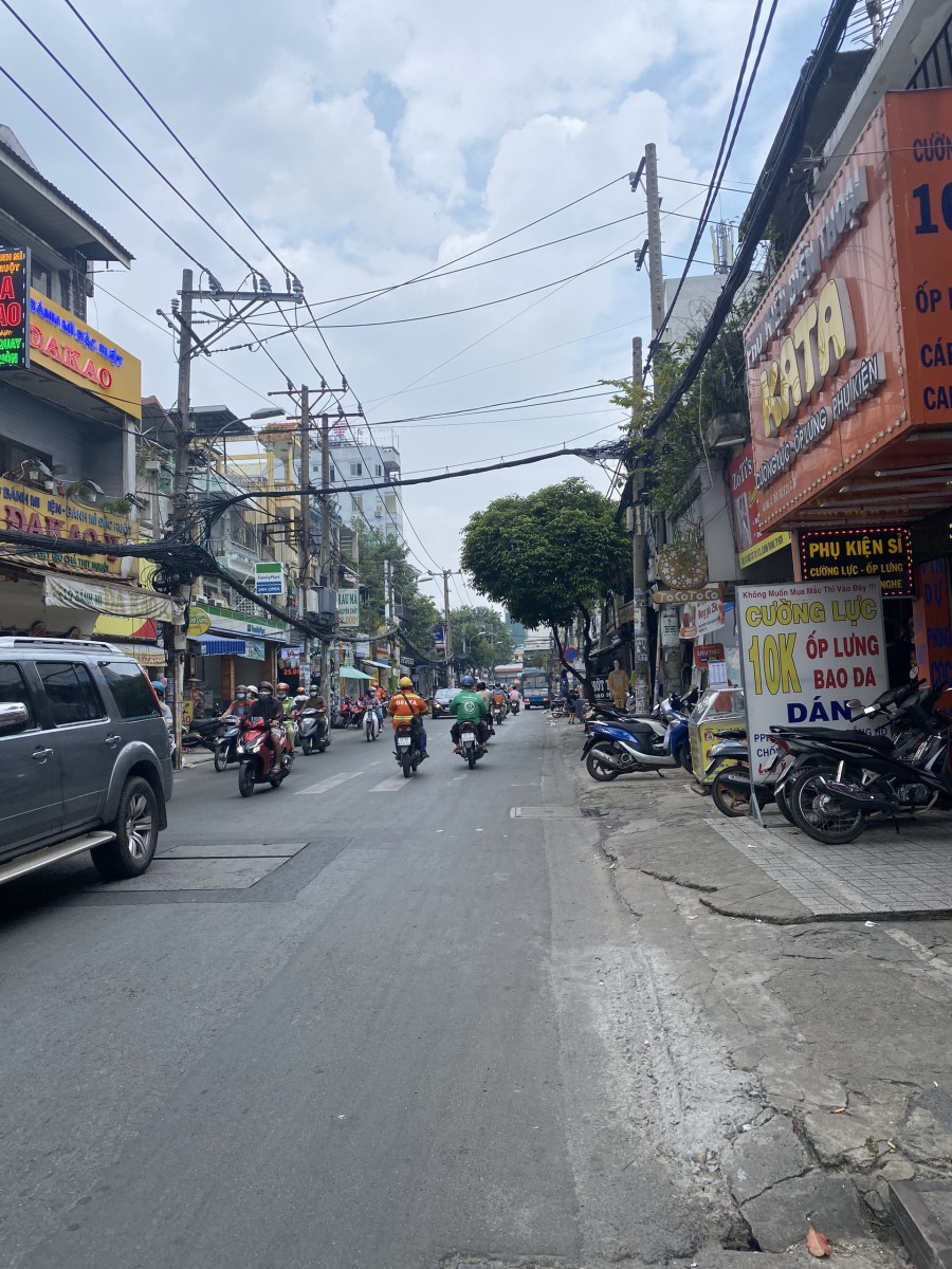 Nhà nguyên căn mặt Tiền Ngô Tất Tố, trệt, 3 lầu trống suốt giá cho thuê 25 triệu/tháng