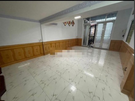 Cho thuê nguyên căn hướng Đông Nam, hẻm xe hơi 5m, gần Ngã Tư Nguyễn Xí