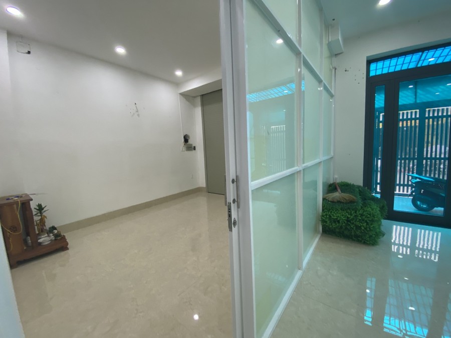 Cho thuê nhà nguyên căn đường Phạm Văn Hai P3 Tân Bình dt 6x10m có nội thất. giá chỉ 14 tr