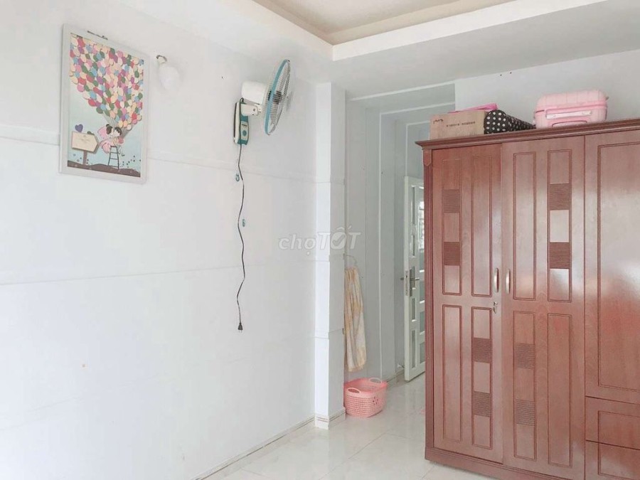 Mình cho thuê nhà hẻm 345 Trần Hưng Đạo, Quận 1, giá 12.5 triệu/tháng, dtsd 40m2