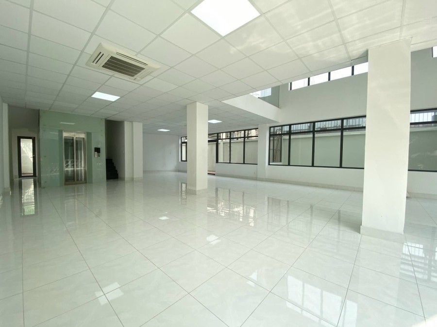 Cho thuê Tòa nhà văn phòng 800m2 hầm 5 lầu sàn trống suốt Nguyễn văn hưởng Thảo điền Quận 2