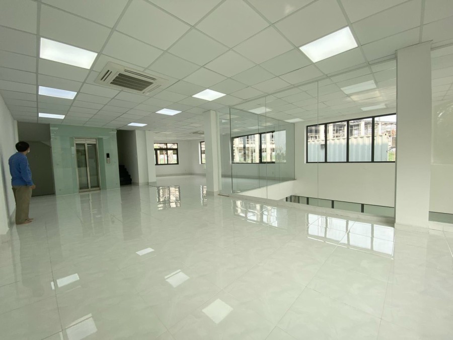 Cho thuê Tòa nhà văn phòng 800m2 hầm 5 lầu sàn trống suốt Nguyễn văn hưởng Thảo điền Quận 2