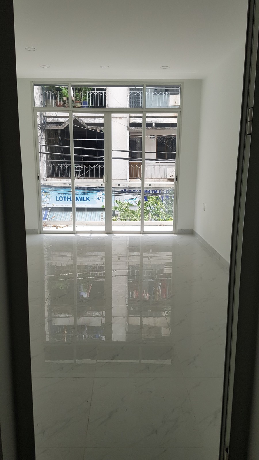 Cho thuê nhà đường Nguyễn Trọng Lội, phường 4 Tân Bình. trệt 4 lầu mới xây sạch sẽ