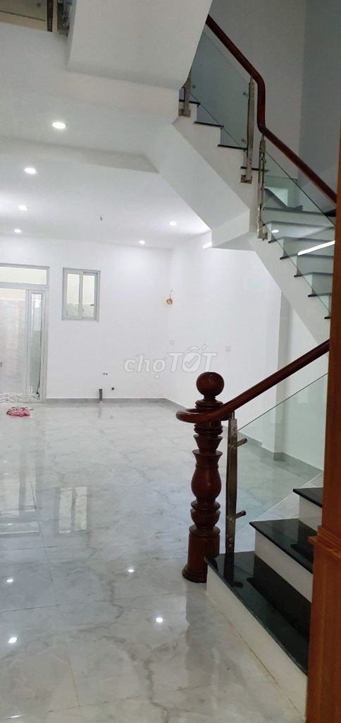 Cần cho thuê nhà rộng 80m2, 1 trệt, 3 lầu đúc, giá 25 triệu/tháng, hẻm Tân Hương, Tân Phú