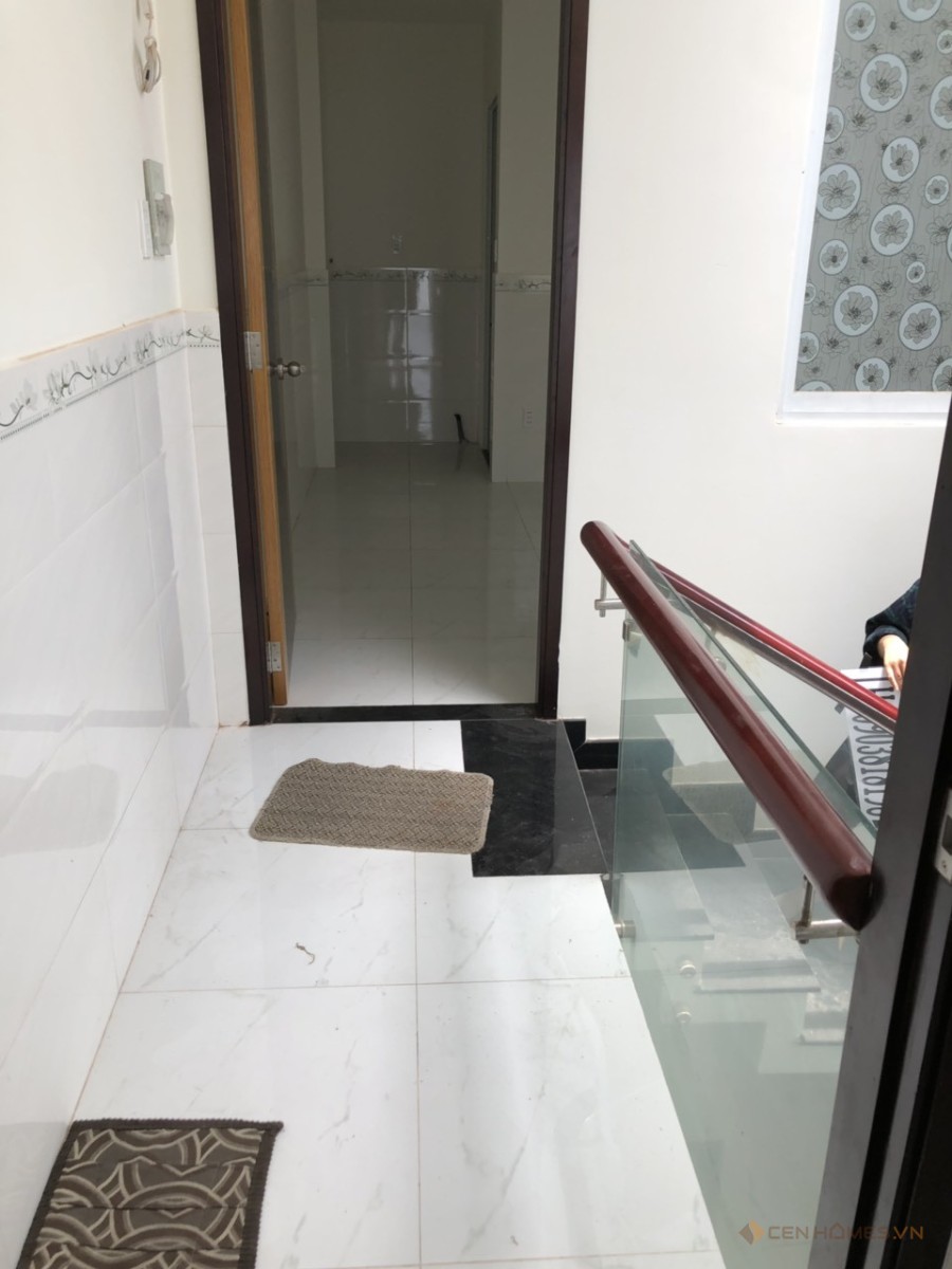 Cho thuê nguyên căn MT khu K300 Tân Bình Có Hầm 3 lầu 6 phòng nhà vệ sinh riêng biệt giá 25 triệu