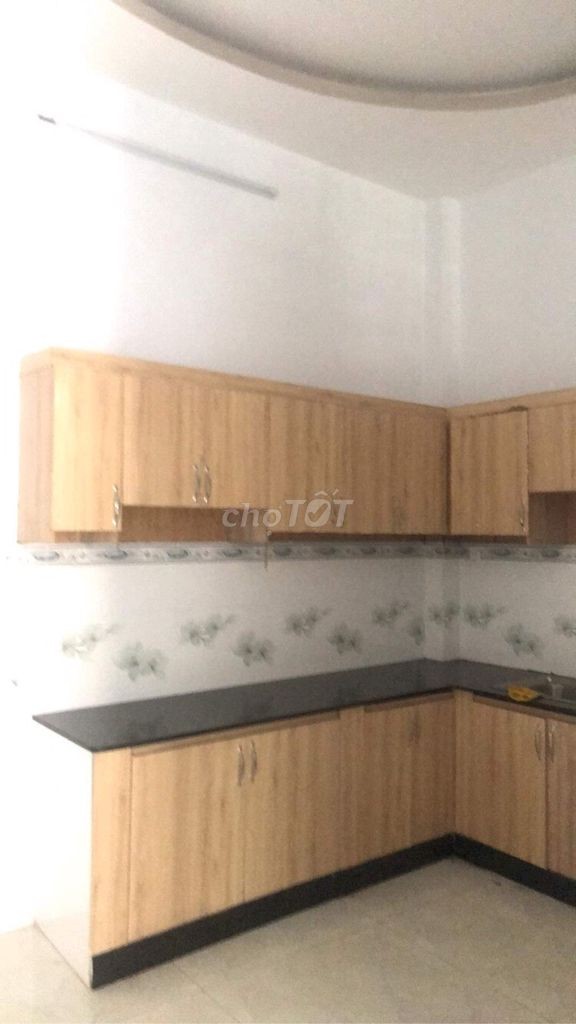 Cho thuê nhà tiện kinh doanh dtsd 52m2, 3 tầng, sân thượng, giá 15 triệu/tháng, Lê Thúc Hoạch