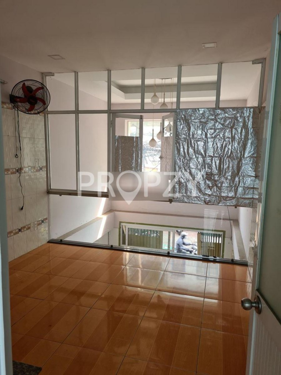 Nhà hẻm xe hơi Lạc Long Quân, trệt lửng 2 lầu 3pn 2wc, diện tích 110m2, giá 10.5 triệu