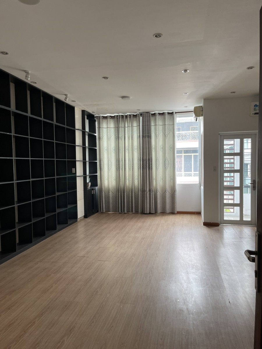 Nhà Mặt Tiền lô góc Phan Văn Trị, diện tích sử dụng 5x25, trệt, 3 lầu trống suốt