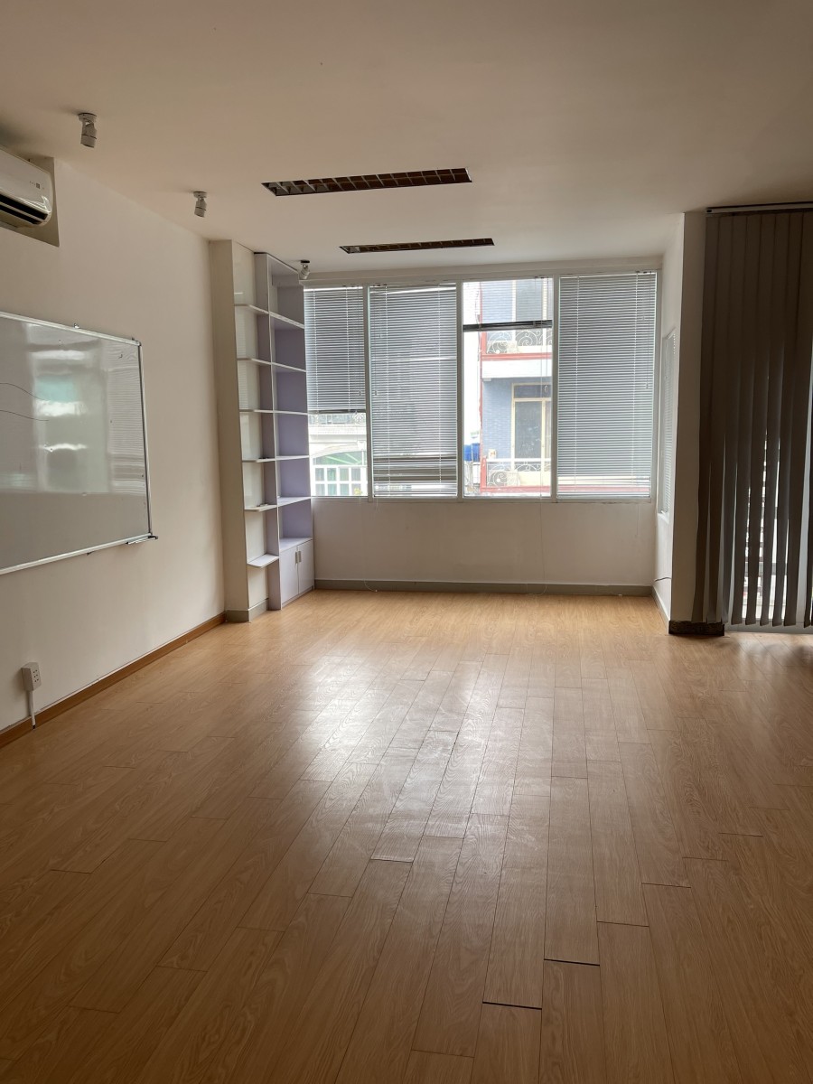 Nhà Mặt Tiền lô góc Phan Văn Trị, diện tích sử dụng 5x25, trệt, 3 lầu trống suốt