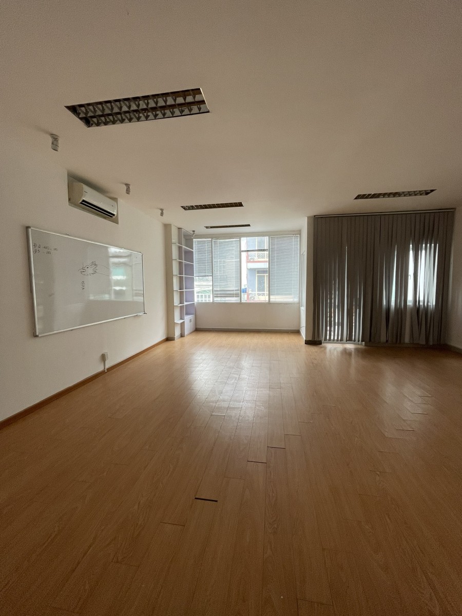 Nhà Mặt Tiền lô góc Phan Văn Trị, diện tích sử dụng 5x25, trệt, 3 lầu trống suốt