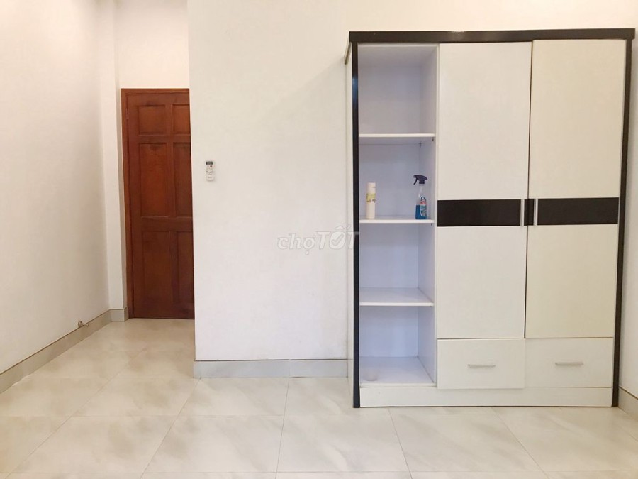 Cần cho thuê nhà Quận Thủ Đức, dtsd 60m2, 3 tầng, sân thượng, giá 14 triệu/tháng, lh 0908686488