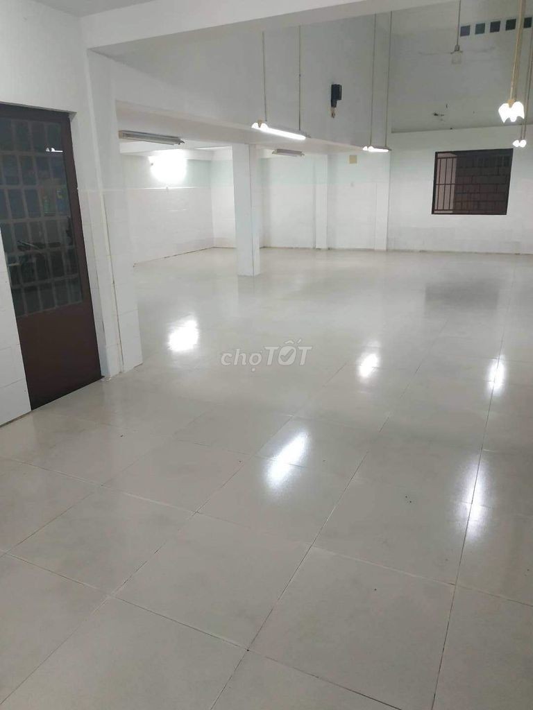 Nhà cho thuê là kho xưởng Quận Tân Phú, dtsd 160m2, giá 16 triệu/tháng, lhcc 0934191948