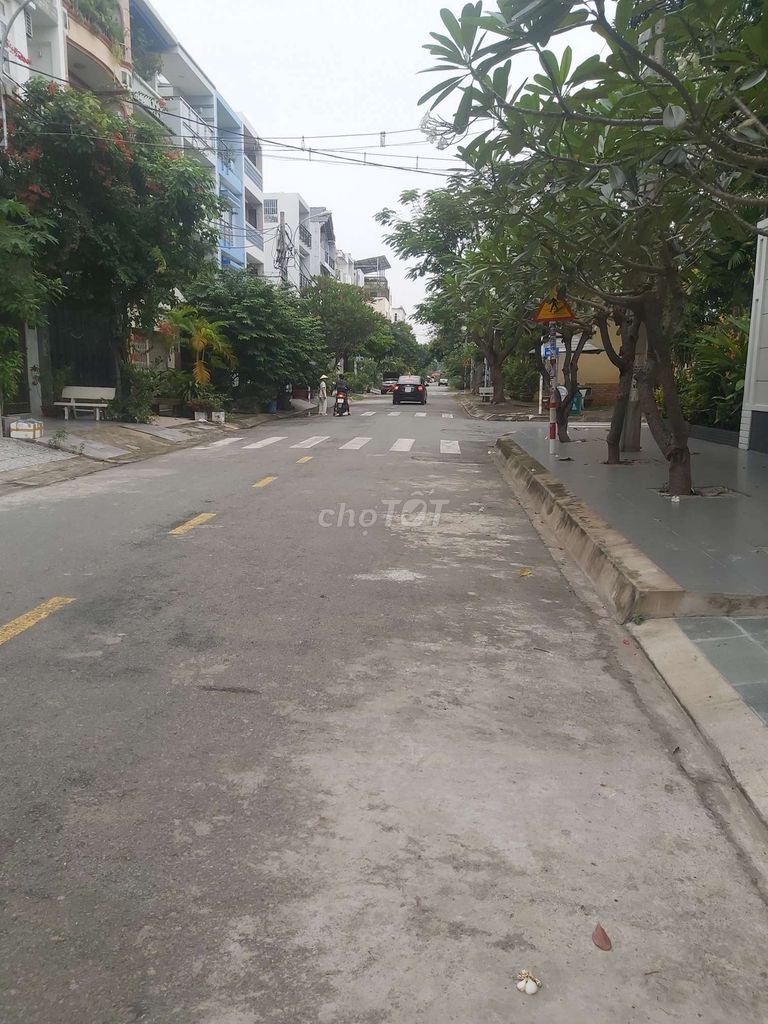 Cần cho thuê nhà khu Tên Lửa, dtsd 200m2, 3.5 tấm, giá 40 triệu/tháng, lh 0909138378