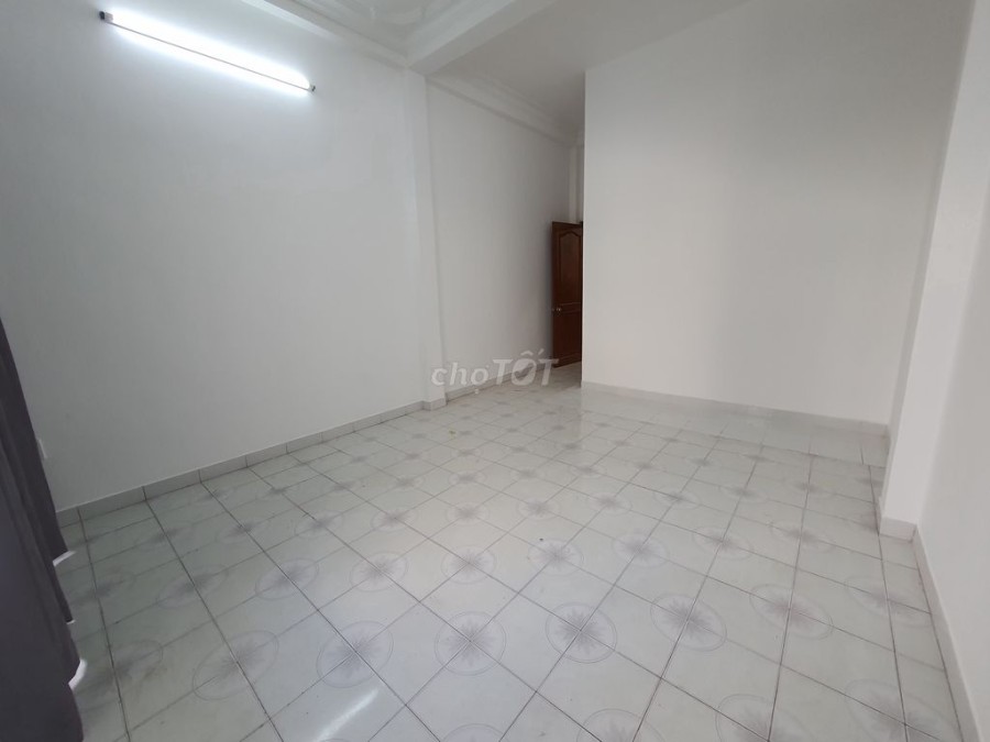 Nhà 1 trệt, 2 lầu, sân thượng chủ cần cho thuê giá 25 triệu/tháng, dtsd 76m2, đường Ba Vân