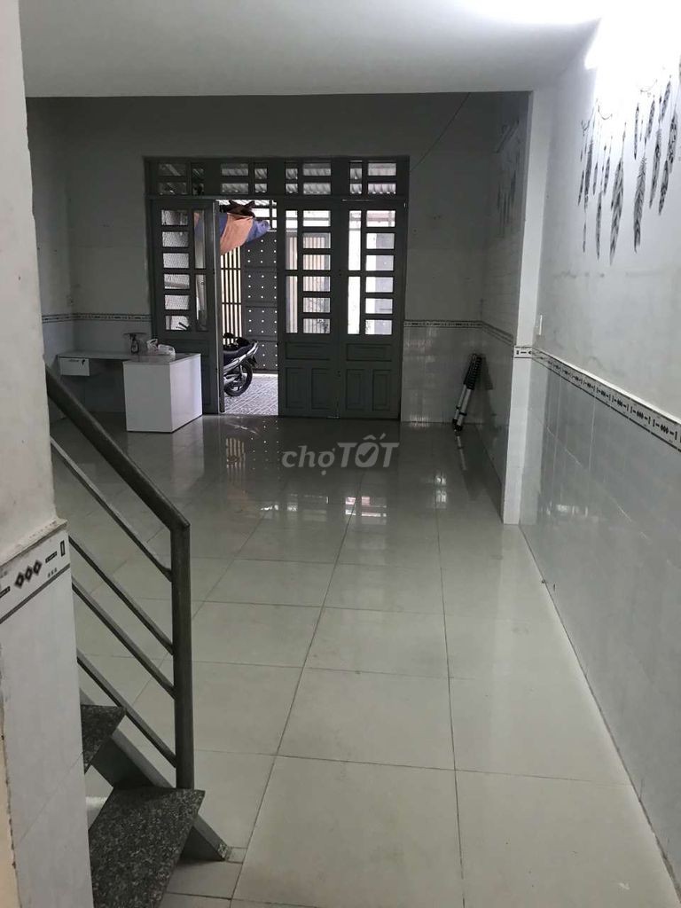 Chủ cho thuê nhà rộng 100m2, 2 tầng giá 8 triệu/tháng, hẻm xe hơi Quang Trung, Gò Vấp