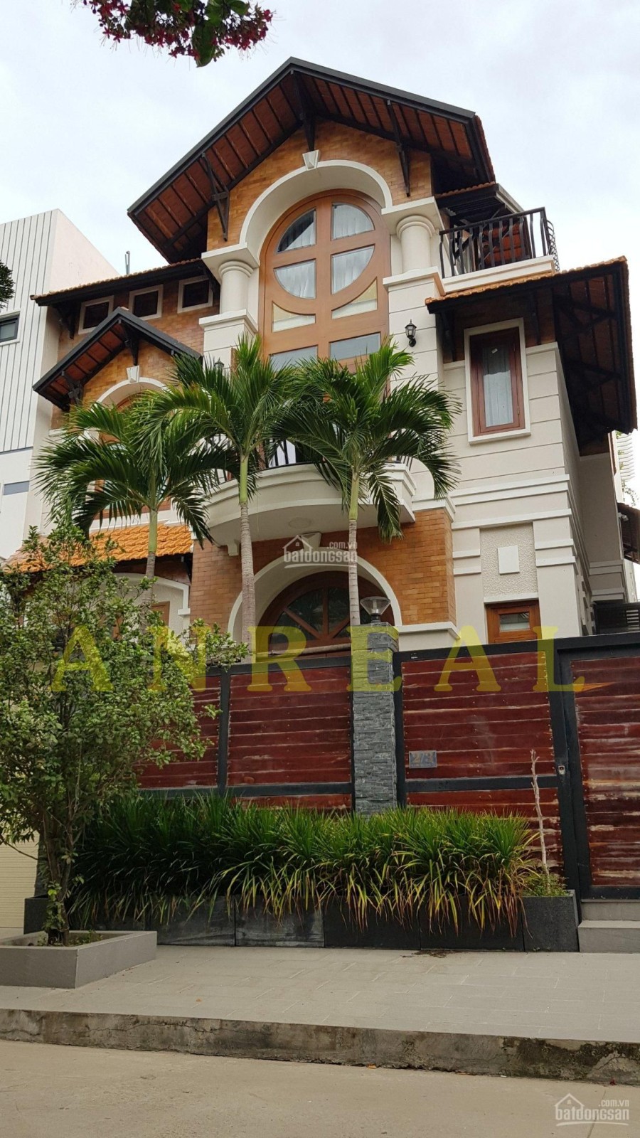 Villa Nguyễn Văn Hưởng diện tích sử dụng 10x20m bàn giao đầy đủ tiện ích, giá 2100$