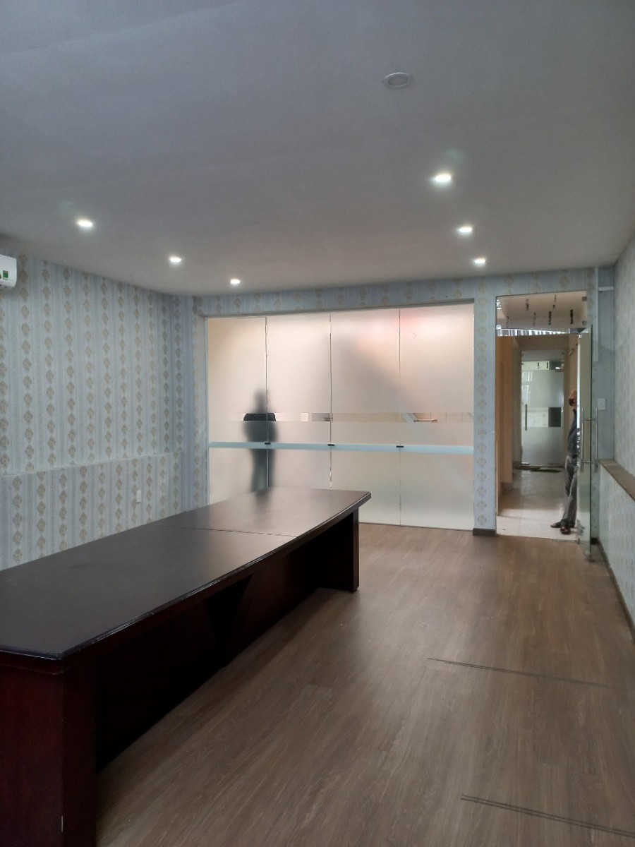 Cho thuê nhà nguyên căn mặt tiền khu K300 P12 Tân Bình 5.2x21m trệt 3 lầu có 6 phòng nội thất cơ bản