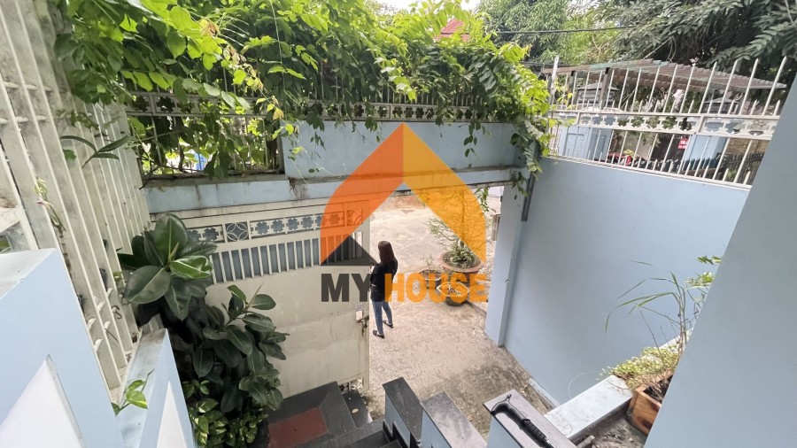 Chính chủ cho thuê nhà nguyên căn trong cụm villa Nguyễn Văn Hưởng, hầm trệt 2 lầu, 4PN