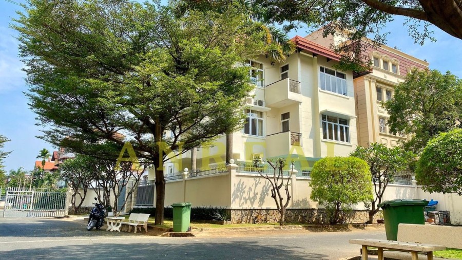 Villa 215A Nguyễn Văn Hưởng - 350m2 - Gía 4000 usd /Tháng, khu dân cư hiện hữu