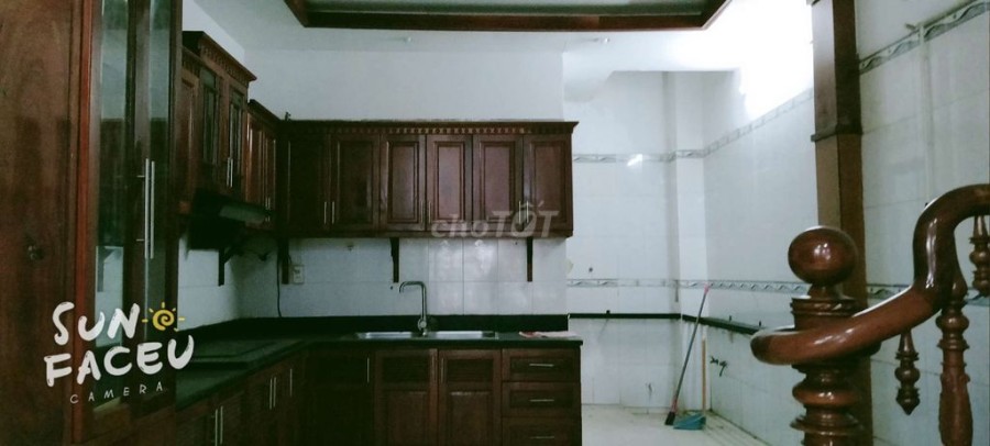 Nguyên căn khu dân cư đường lớn cần cho thuê giá 15 triệu/tháng, dtsd 80m2, lh 0935057181