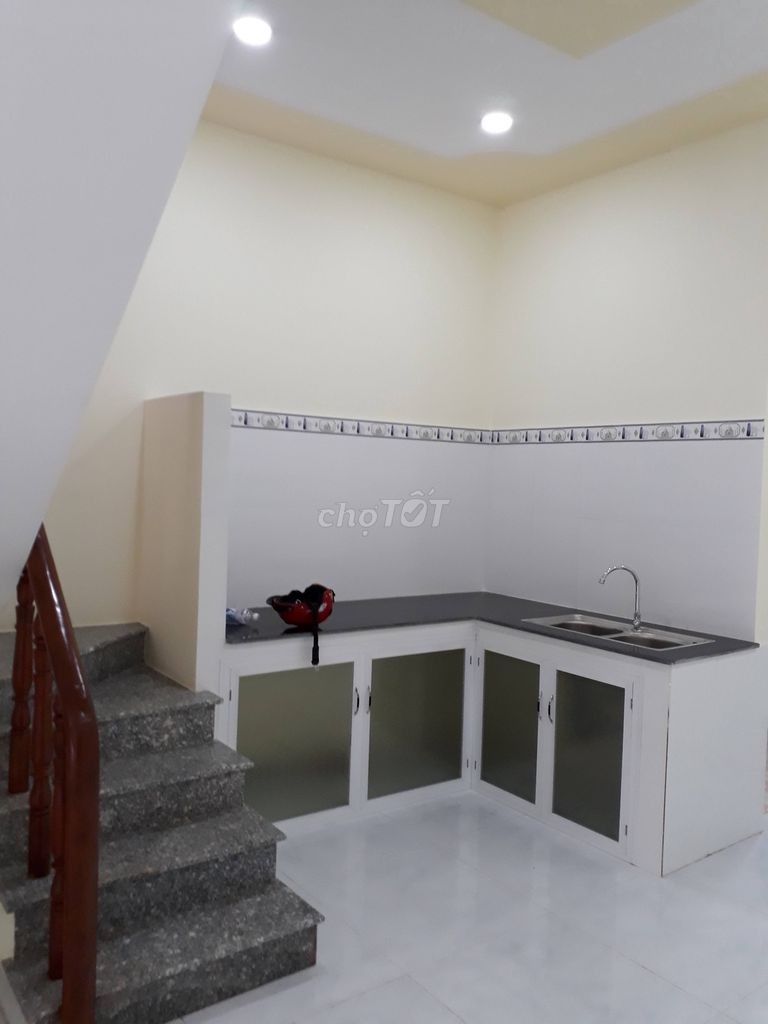 Nguyên căn cần cho thuê nhà rộng 42m2, 2 pn, hẻm Hương Lộ 2, Bình Tân, giá 6 triệu/tháng