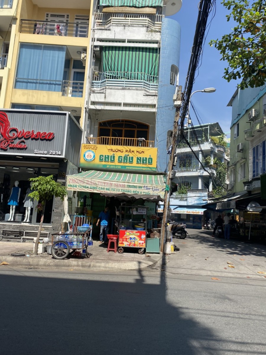 Cho thuê nhà căn góc 3 mặt tiền đường kinh doanh đường Vĩnh Hội P4 Q4.