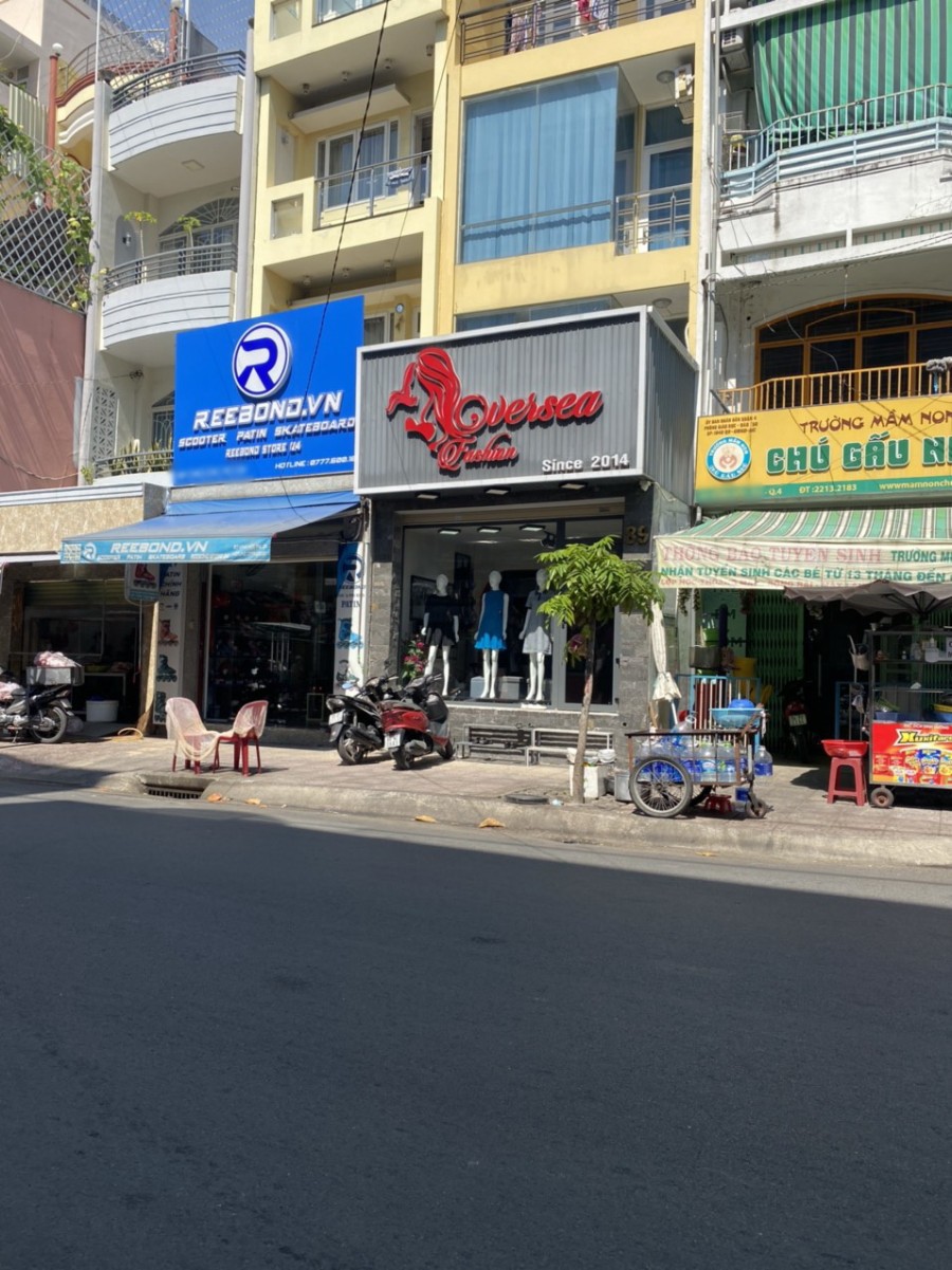 Cho thuê nhà căn góc 3 mặt tiền đường kinh doanh đường Vĩnh Hội P4 Q4.