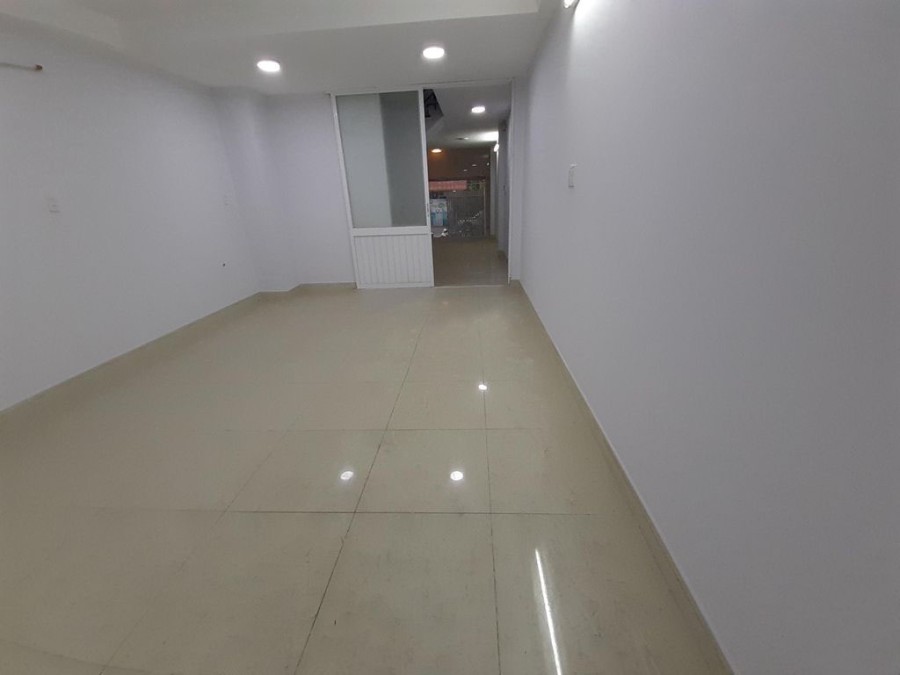 Nhà mới hầm 4 lầu đường Bùi Tá Hán giá cho thuê 26 triệu/tháng khu dân cư đông
