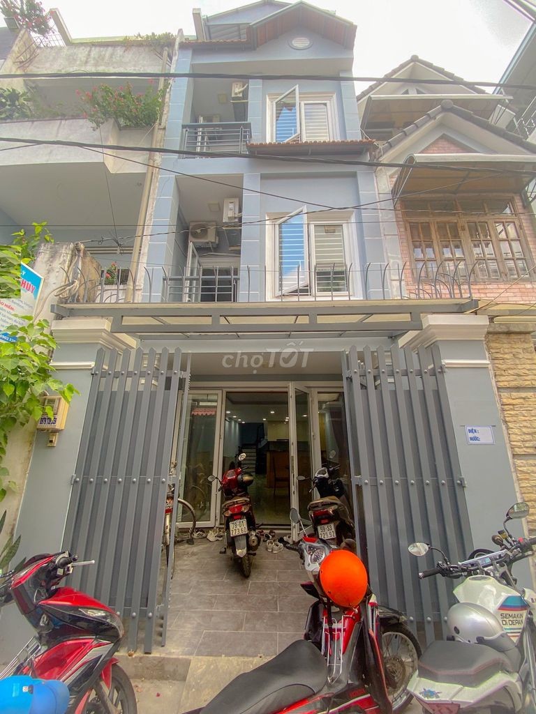 Cho thuê nhà hẻm Nguyễn Xí, Bình Thạnh, dtsd 260m2, giá 18 triệu/tháng, lhcc
