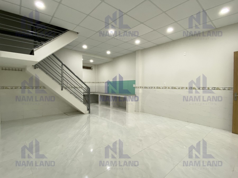 Cho thuê nhà rộng 100m2, cấp 4, gần đường Nguyễn Hoàn, KDC đông đúc, giá 17 triệu/tháng