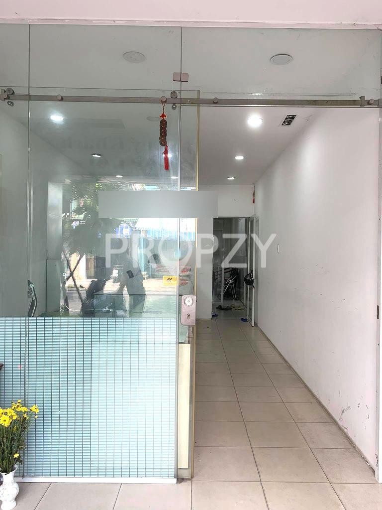 Nhà mặt tiền Nguyễn Tiểu La, trệt 2 lầu, 5pn có máy lạnh, 2wc, diện tích 3.5 x 14m, giá 23 triệu