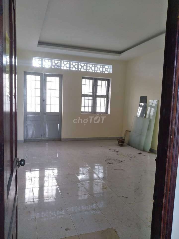 Cho thuê nhà chính chủ dtsd 68m2, 3 tầng đúc, giá 12 triệu/tháng, lh 0932151664